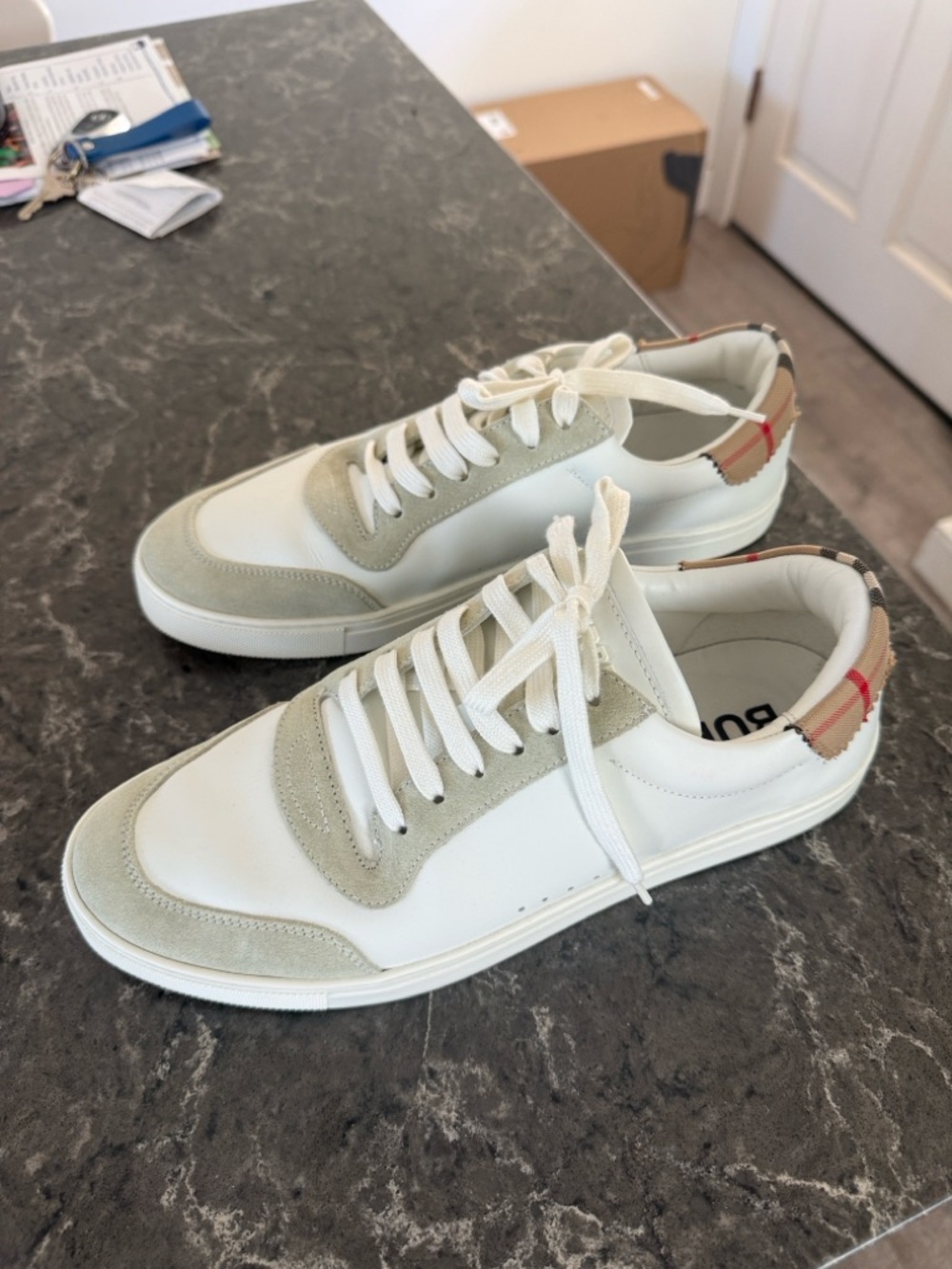 Men's Burberry Casual Low-Top Sneakers in White and Light Gray size 43